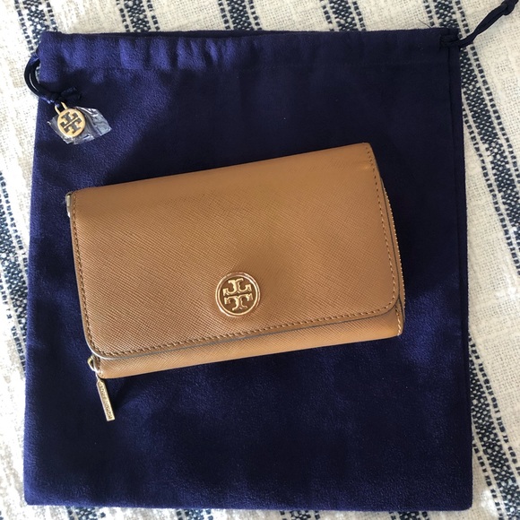 Tory Burch Handbags - Tory Burch Robinson Smartphone Wallet